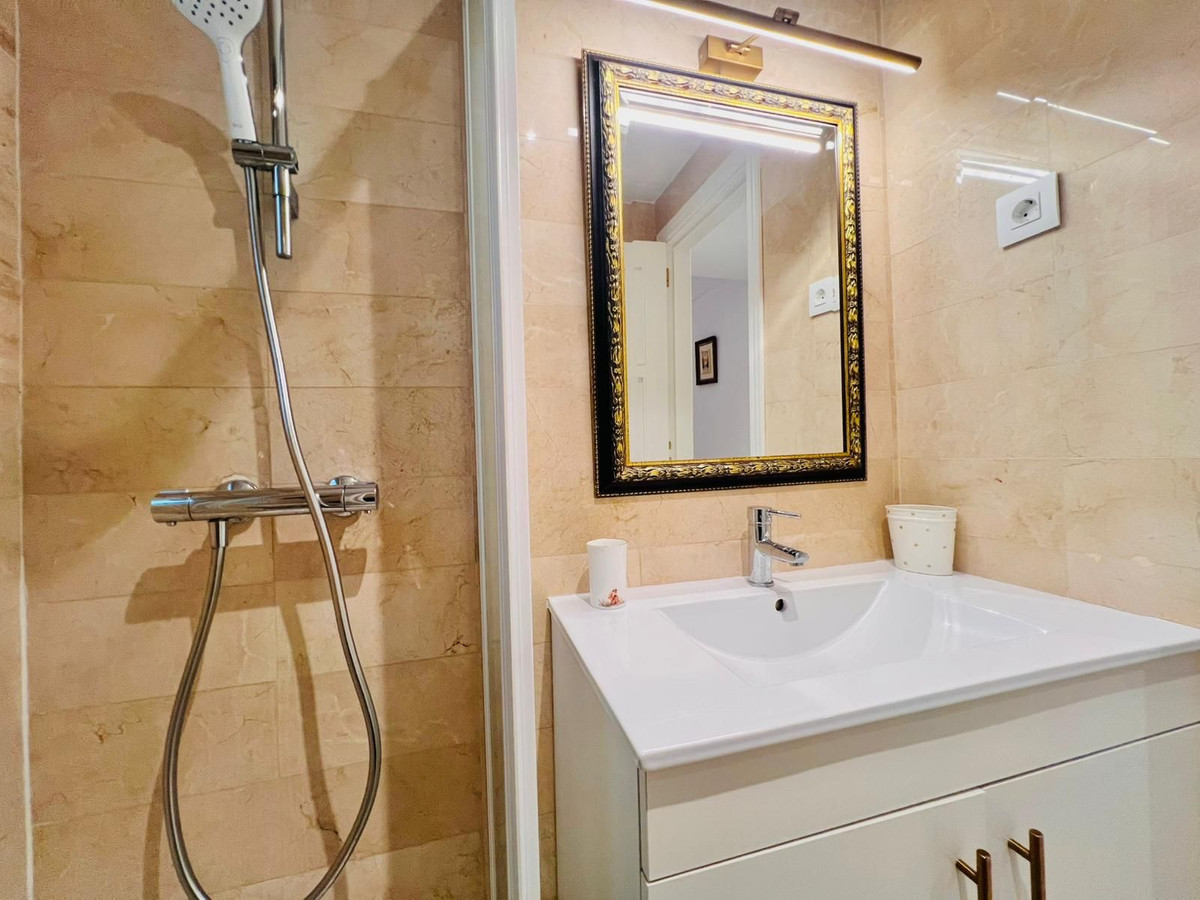 2 Bed Apartment for sale in The Golden Mile Costa Del Sol, Málaga, Spain