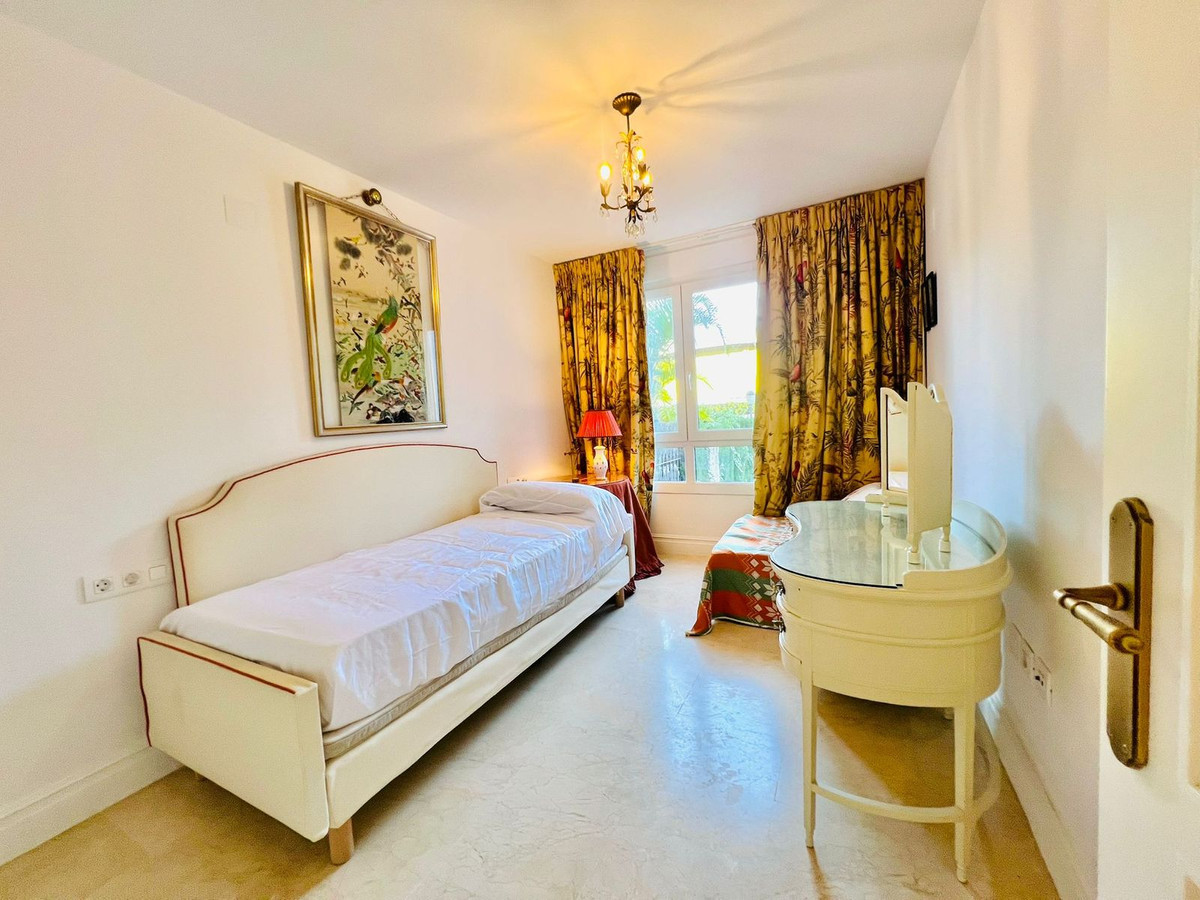 2 Bed Apartment for sale in The Golden Mile Costa Del Sol, Málaga, Spain