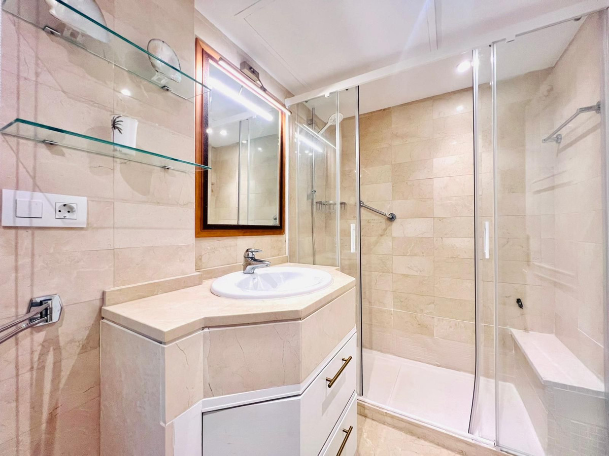 2 Bed Apartment for sale in The Golden Mile Costa Del Sol, Málaga, Spain
