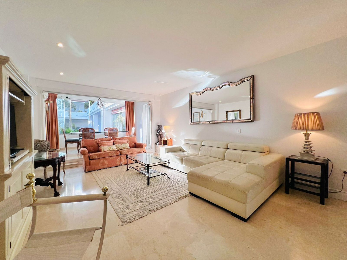 2 Bed Apartment for sale in The Golden Mile Costa Del Sol, Málaga, Spain