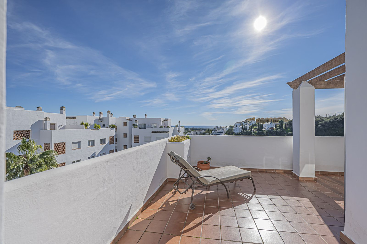 4 Bed Apartment for sale in Selwo Costa Del Sol, Málaga, Spain