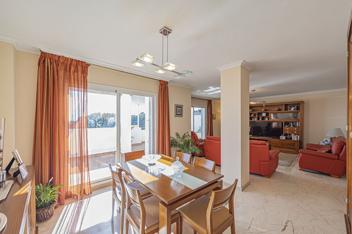 4 Bed Apartment for sale in Selwo Costa Del Sol, Málaga, Spain