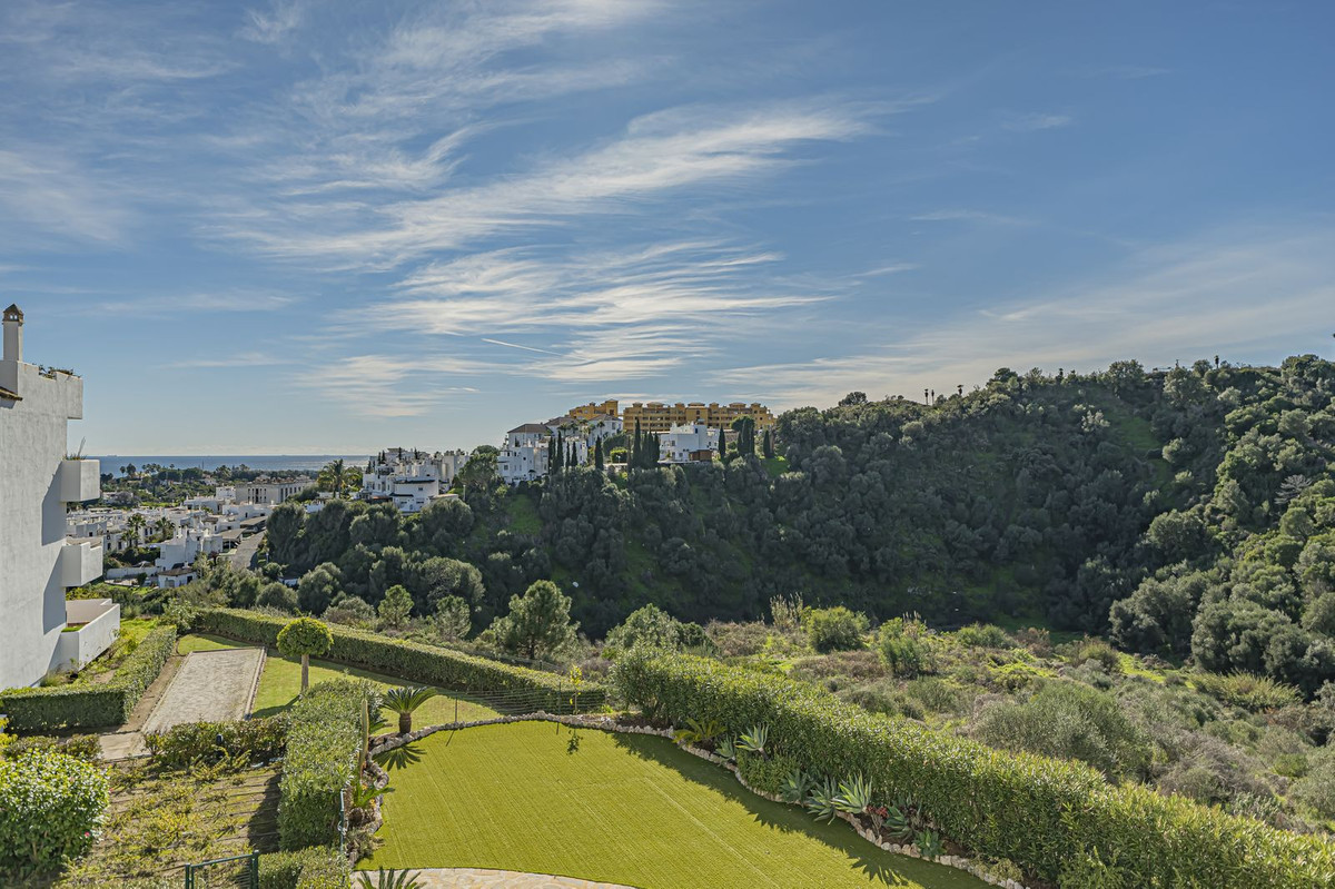 4 Bed Apartment for sale in Selwo Costa Del Sol, Málaga, Spain