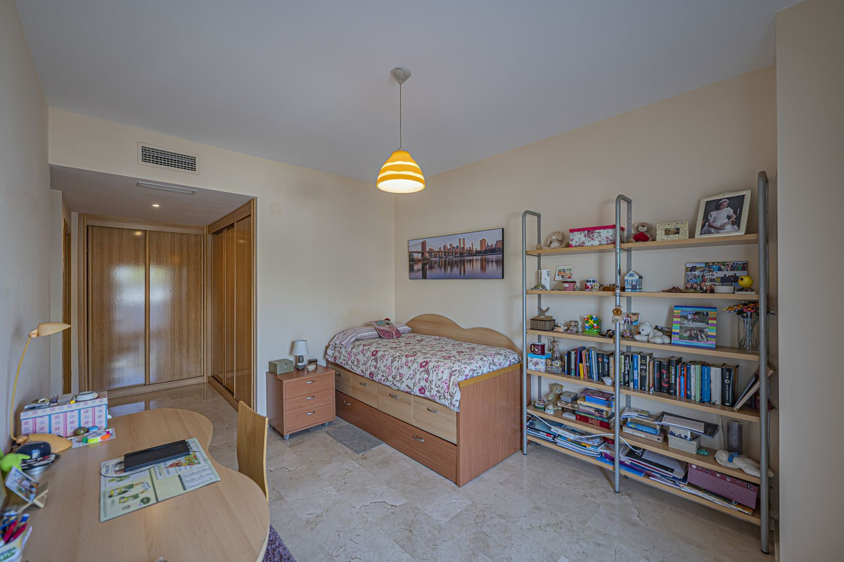 4 Bed Apartment for sale in Selwo Costa Del Sol, Málaga, Spain