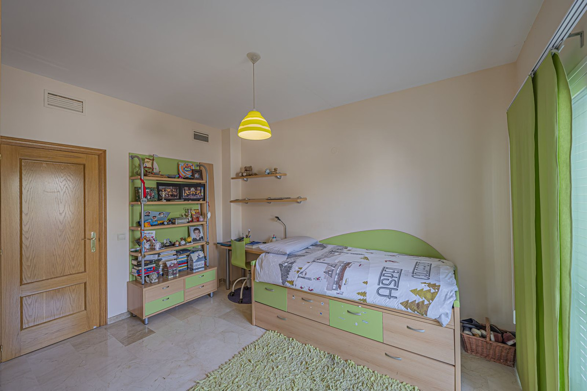 4 Bed Apartment for sale in Selwo Costa Del Sol, Málaga, Spain