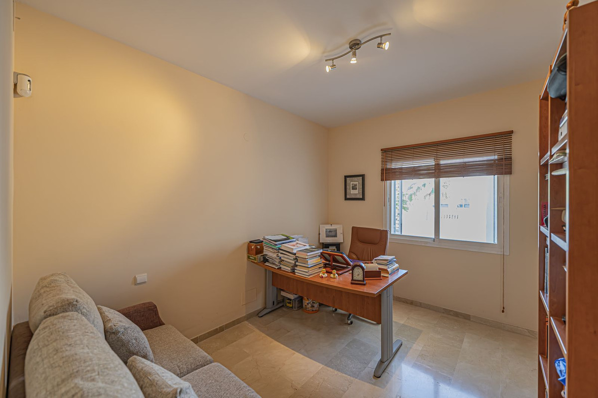4 Bed Apartment for sale in Selwo Costa Del Sol, Málaga, Spain