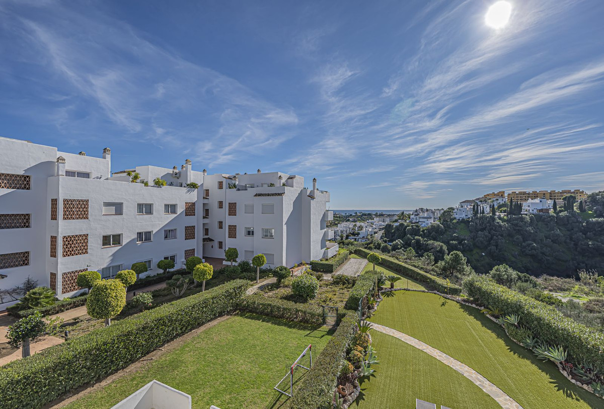 4 Bed Apartment for sale in Selwo Costa Del Sol, Málaga, Spain