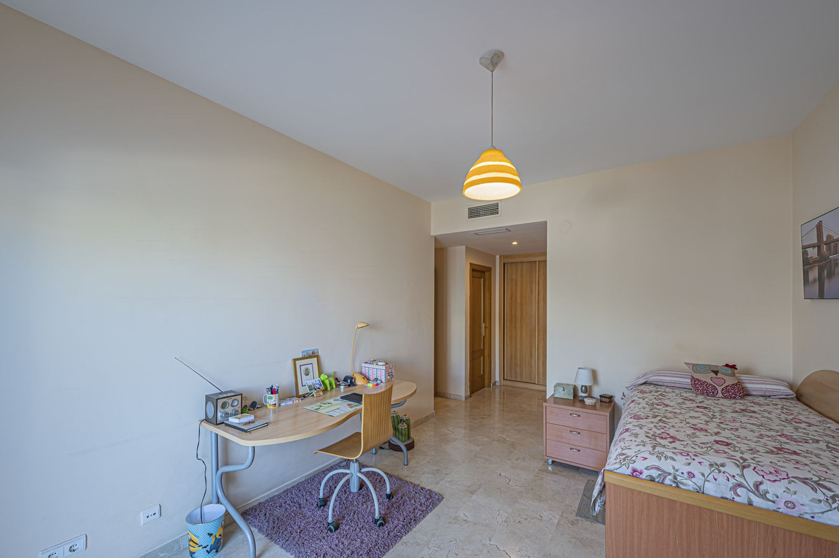 4 Bed Apartment for sale in Selwo Costa Del Sol, Málaga, Spain