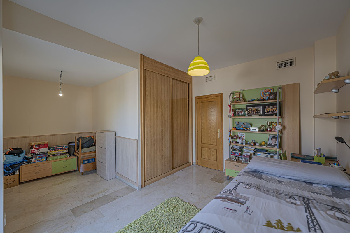 4 Bed Apartment for sale in Selwo Costa Del Sol, Málaga, Spain