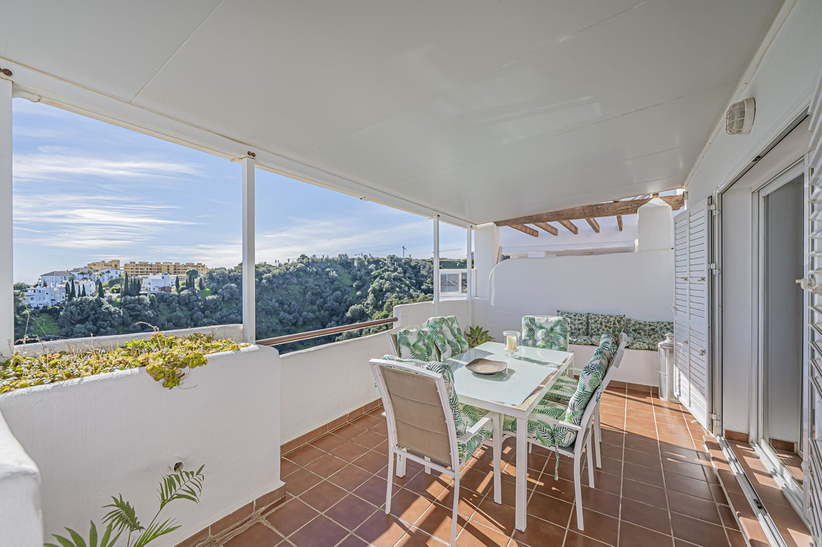 4 Bed Apartment for sale in Selwo Costa Del Sol, Málaga, Spain