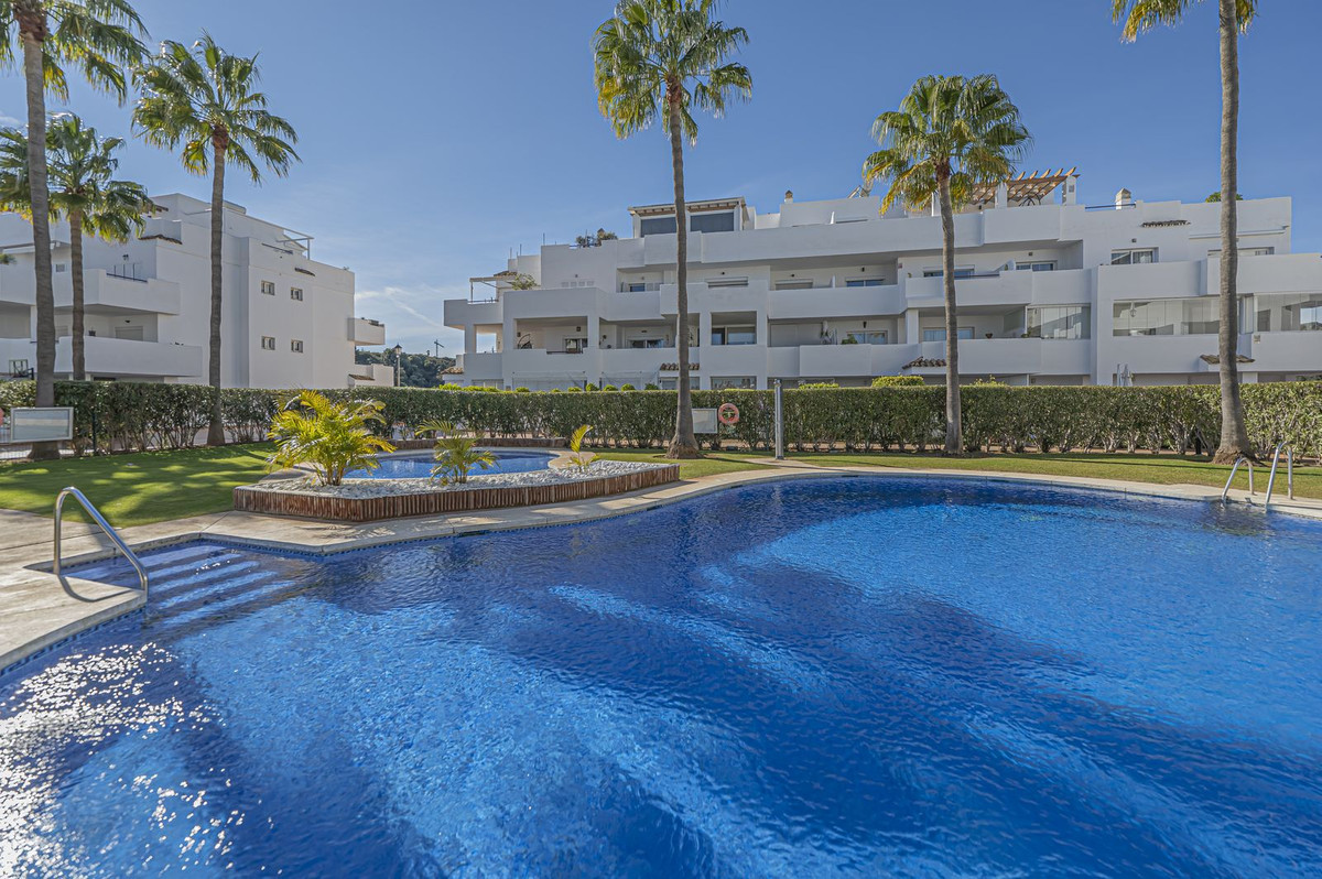 4 Bed Apartment for sale in Selwo Costa Del Sol, Málaga, Spain