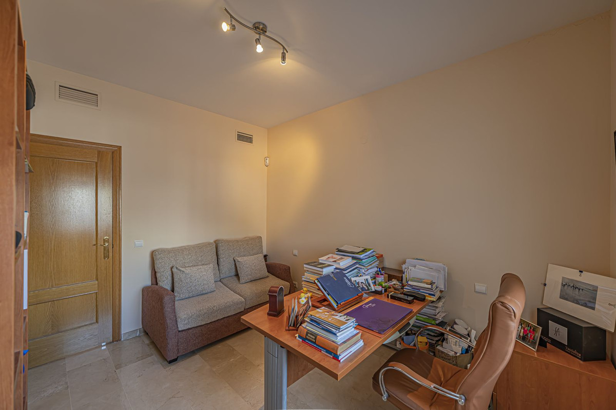 4 Bed Apartment for sale in Selwo Costa Del Sol, Málaga, Spain