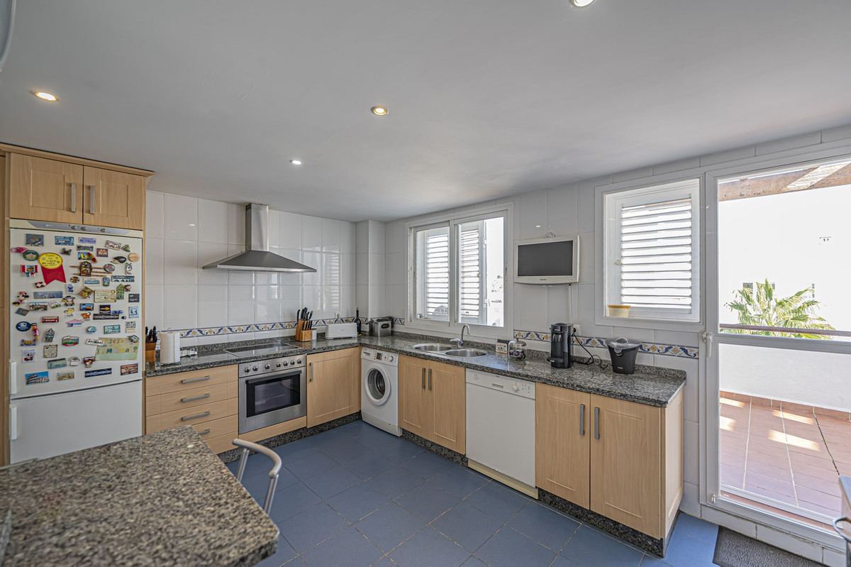 4 Bed Apartment for sale in Selwo Costa Del Sol, Málaga, Spain
