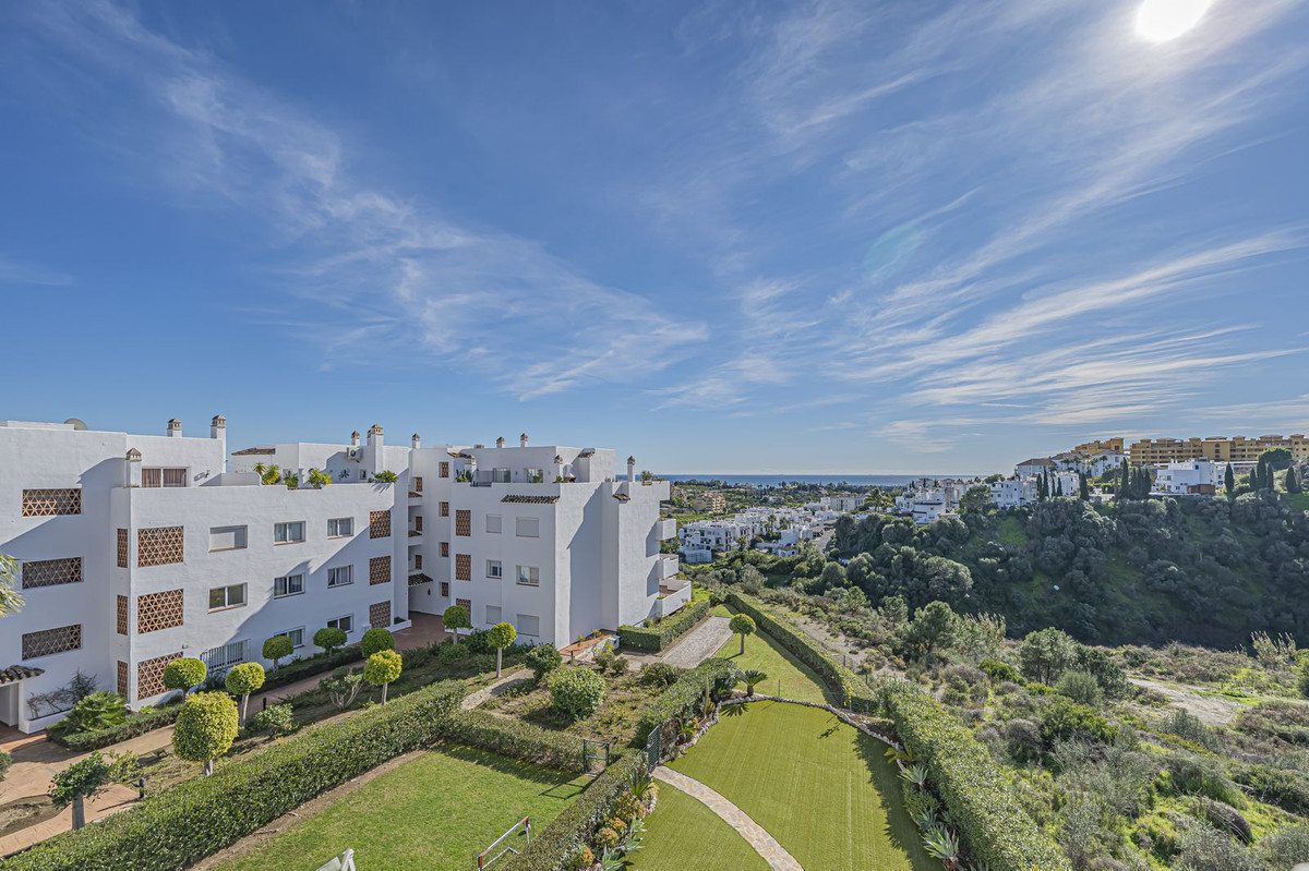 4 Bed Apartment for sale in Selwo Costa Del Sol, Málaga, Spain
