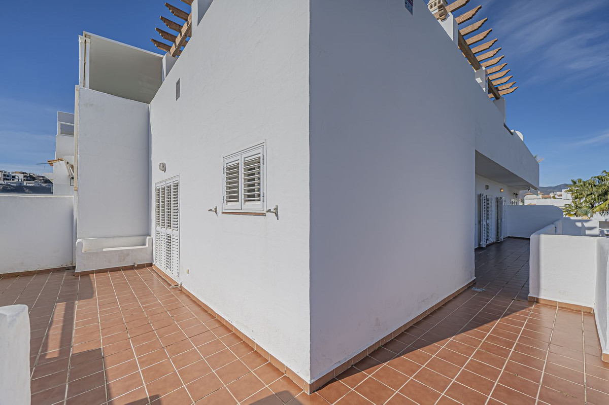 4 Bed Apartment for sale in Selwo Costa Del Sol, Málaga, Spain