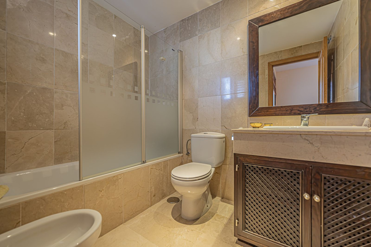 4 Bed Apartment for sale in Selwo Costa Del Sol, Málaga, Spain