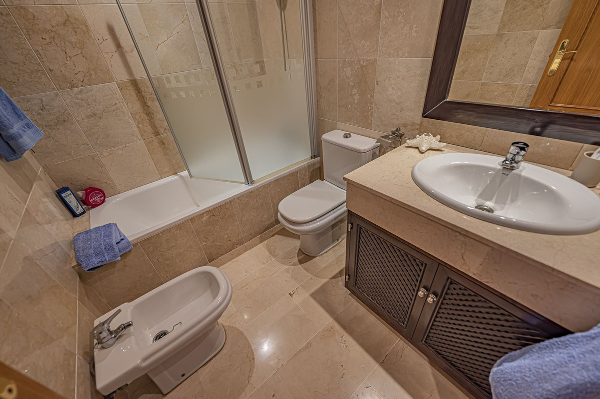 4 Bed Apartment for sale in Selwo Costa Del Sol, Málaga, Spain