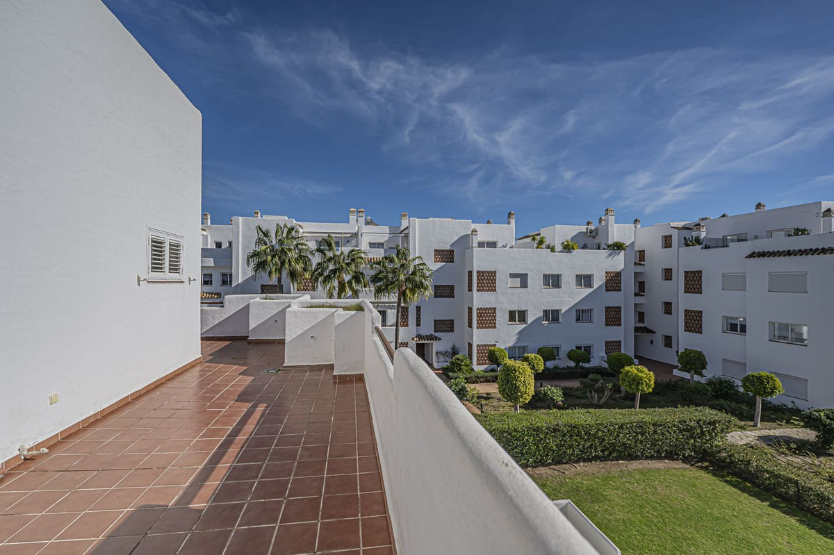 4 Bed Apartment for sale in Selwo Costa Del Sol, Málaga, Spain
