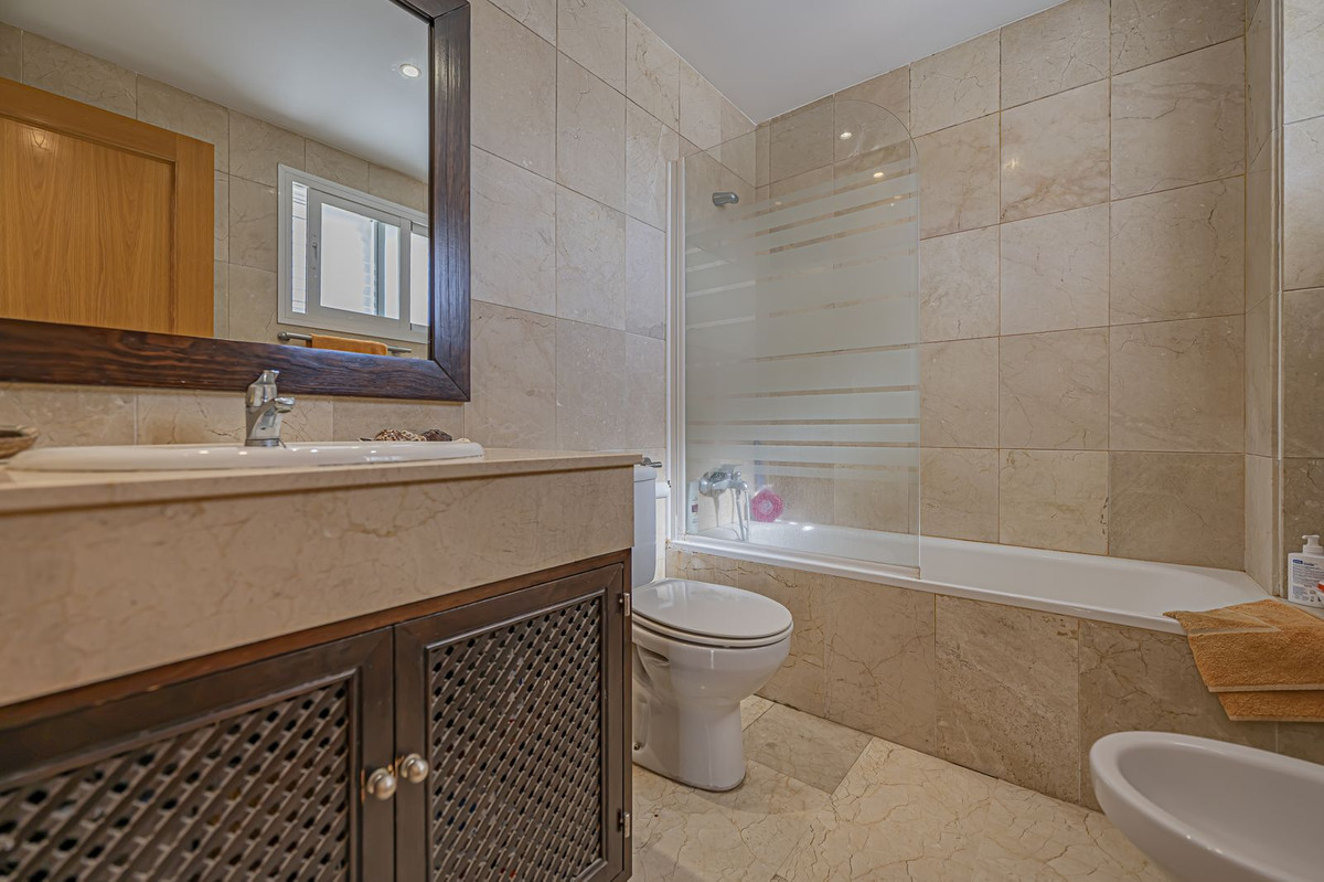 4 Bed Apartment for sale in Selwo Costa Del Sol, Málaga, Spain