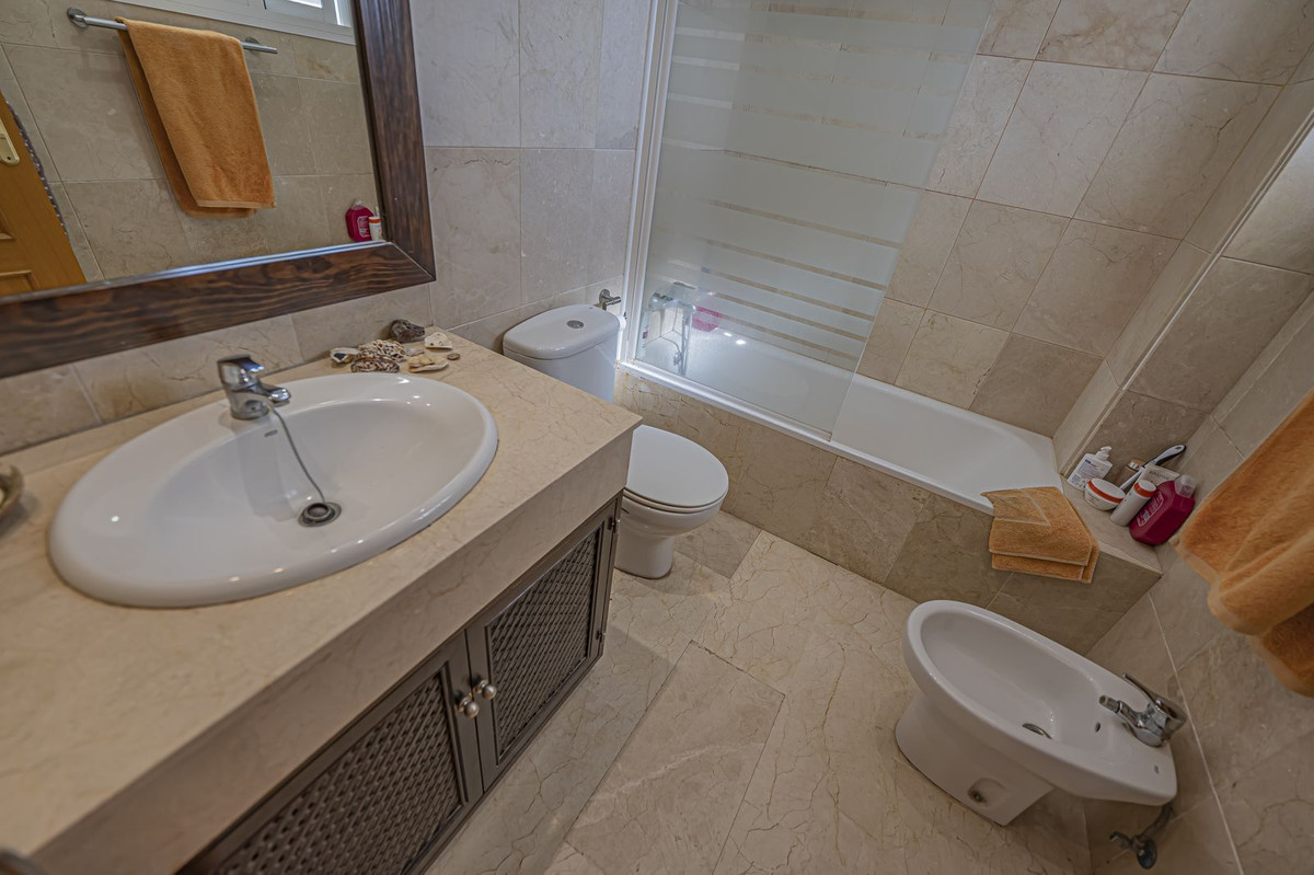 4 Bed Apartment for sale in Selwo Costa Del Sol, Málaga, Spain