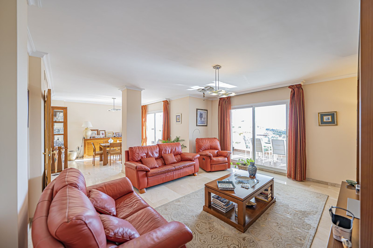 4 Bed Apartment for sale in Selwo Costa Del Sol, Málaga, Spain