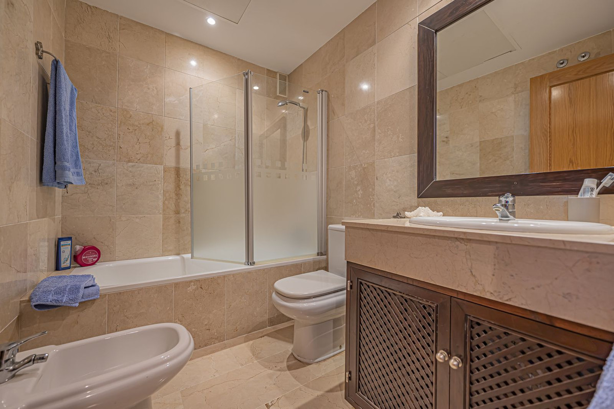 4 Bed Apartment for sale in Selwo Costa Del Sol, Málaga, Spain