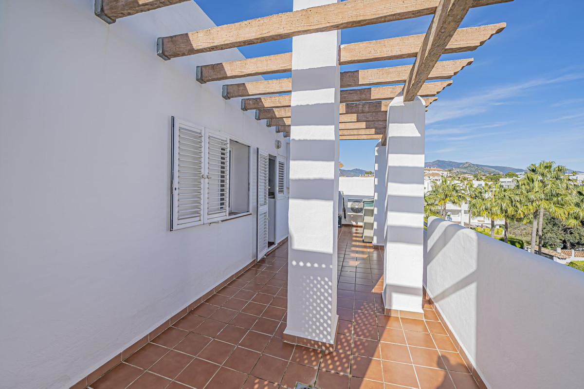 4 Bed Apartment for sale in Selwo Costa Del Sol, Málaga, Spain