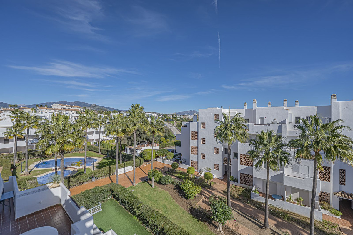 4 Bed Apartment for sale in Selwo Costa Del Sol, Málaga, Spain
