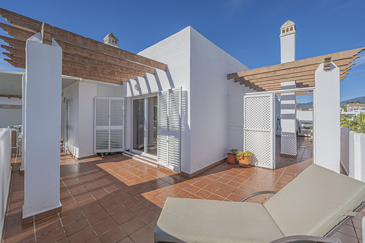 4 Bed Apartment for sale in Selwo Costa Del Sol, Málaga, Spain