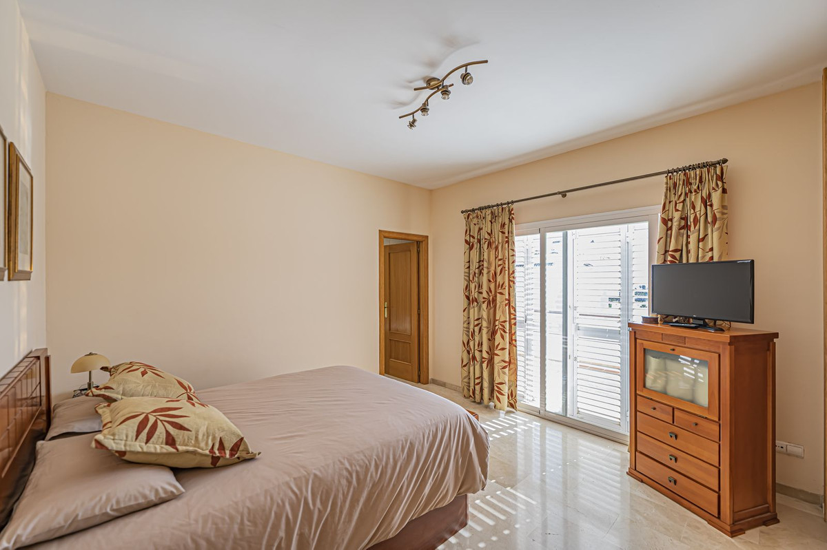 4 Bed Apartment for sale in Selwo Costa Del Sol, Málaga, Spain