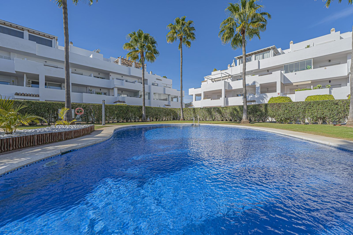 4 Bed Apartment for sale in Selwo Costa Del Sol, Málaga, Spain