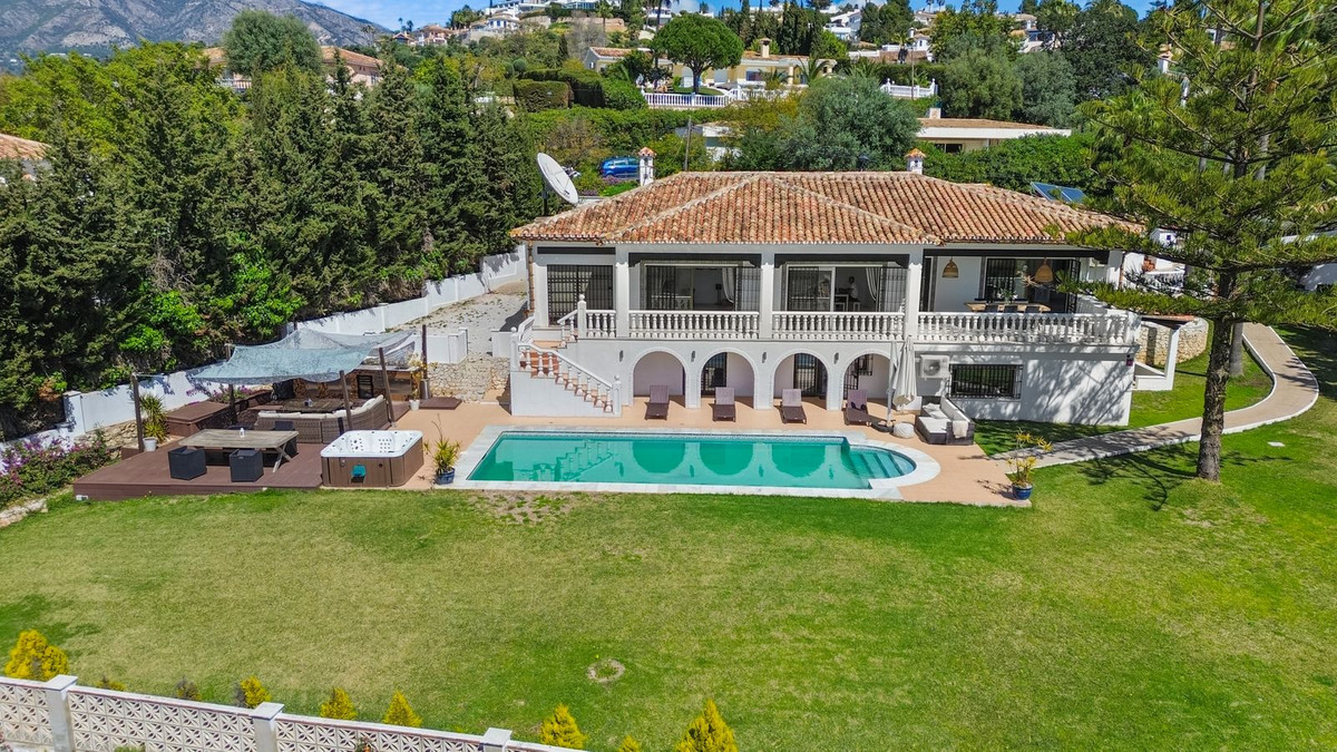 6 Bed Townhouse for sale in Mijas Costa Del Sol, Málaga, Spain