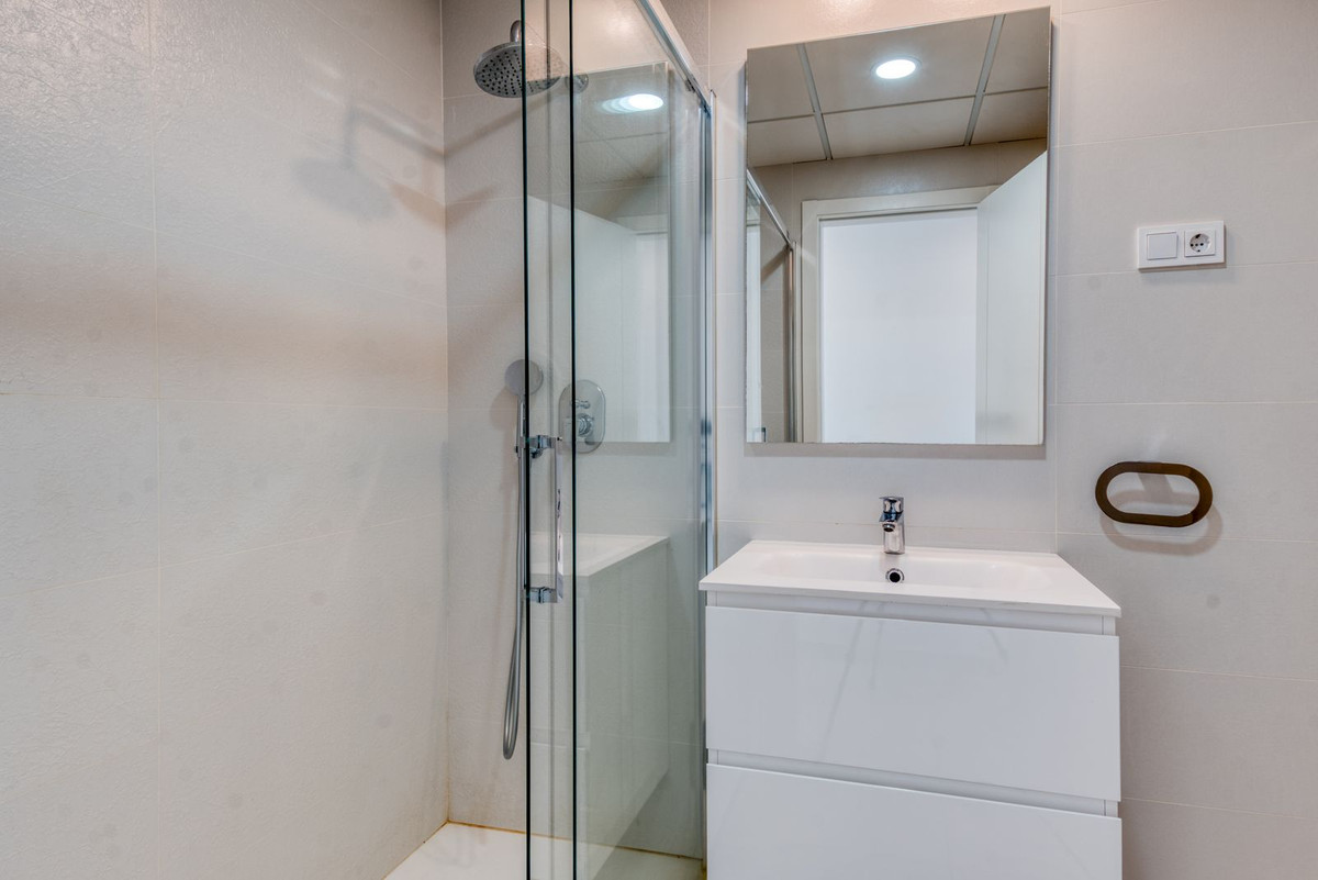 2 Bed Apartment for sale in Estepona Costa Del Sol, Málaga, Spain
