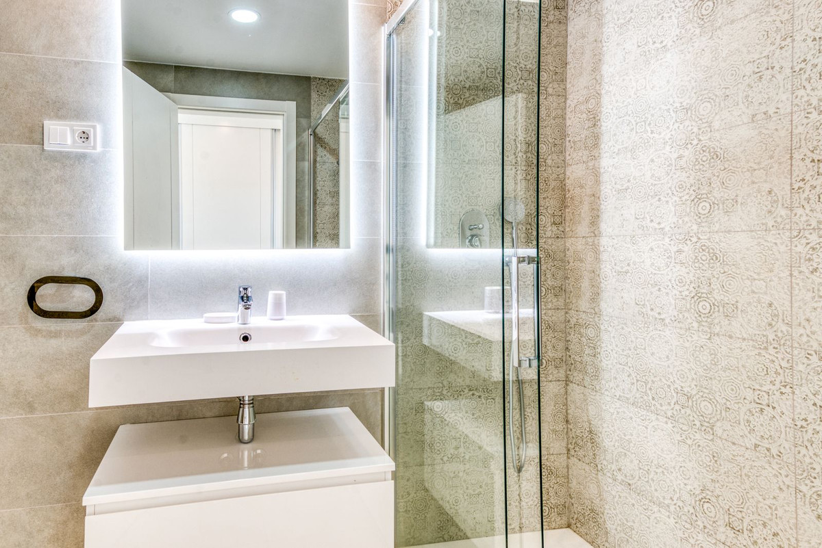 2 Bed Apartment for sale in Estepona Costa Del Sol, Málaga, Spain