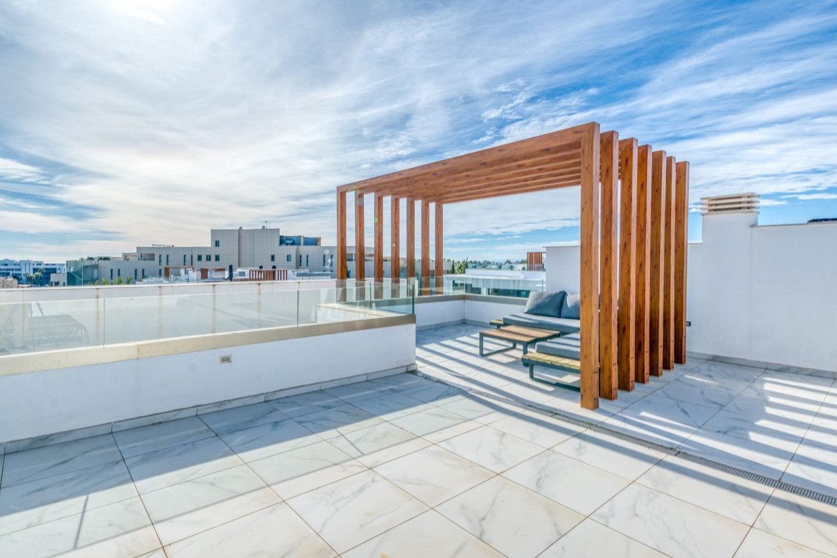 2 Bed Apartment for sale in Estepona Costa Del Sol, Málaga, Spain