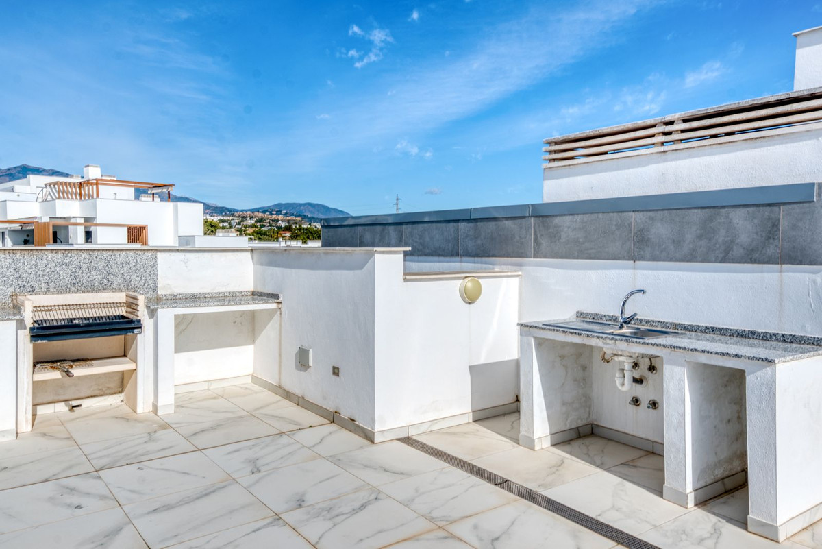 2 Bed Apartment for sale in Estepona Costa Del Sol, Málaga, Spain