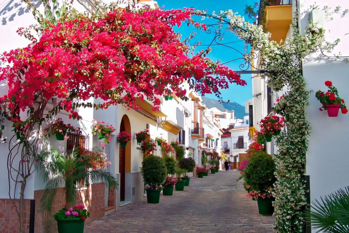2 Bed Apartment for sale in Estepona Costa Del Sol, Málaga, Spain