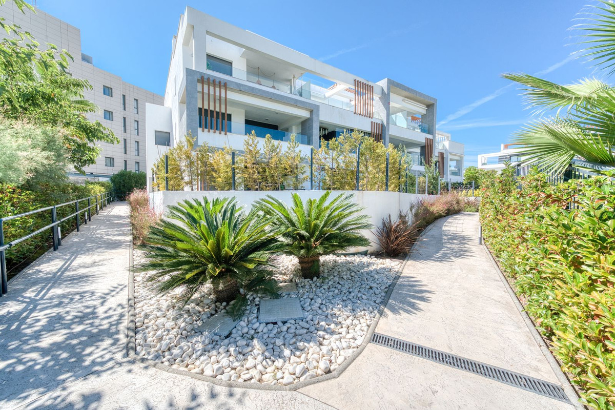 2 Bed Apartment for sale in Estepona Costa Del Sol, Málaga, Spain
