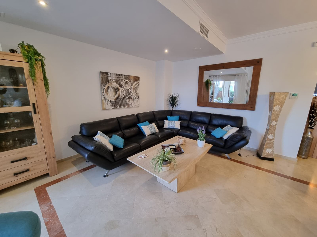Se vende Apartamento Planta Baja de 3 dormitorios en Costa Del Sol, Cadiz, España