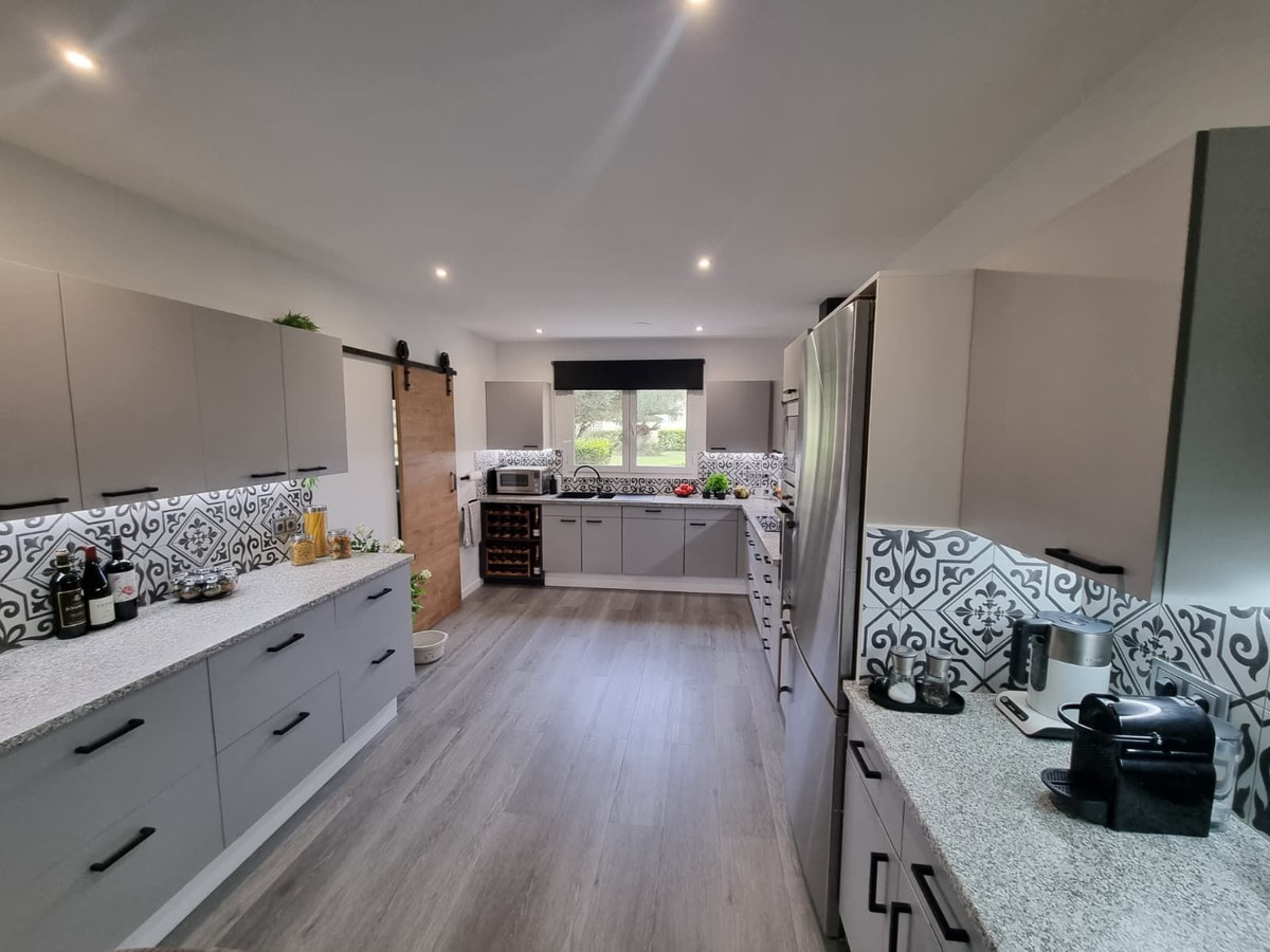 Se vende Apartamento Planta Baja de 3 dormitorios en Costa Del Sol, Cadiz, España