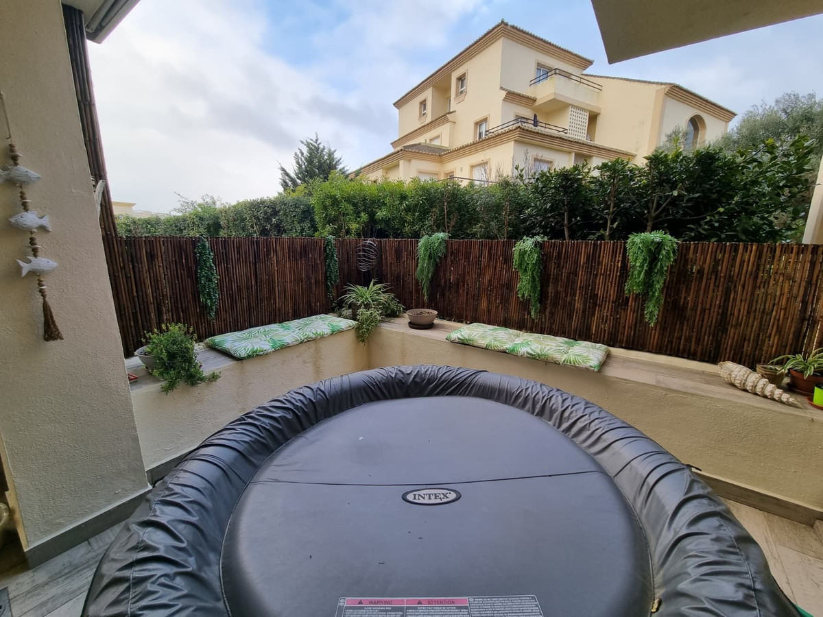 Se vende Apartamento Planta Baja de 3 dormitorios en Costa Del Sol, Cadiz, España