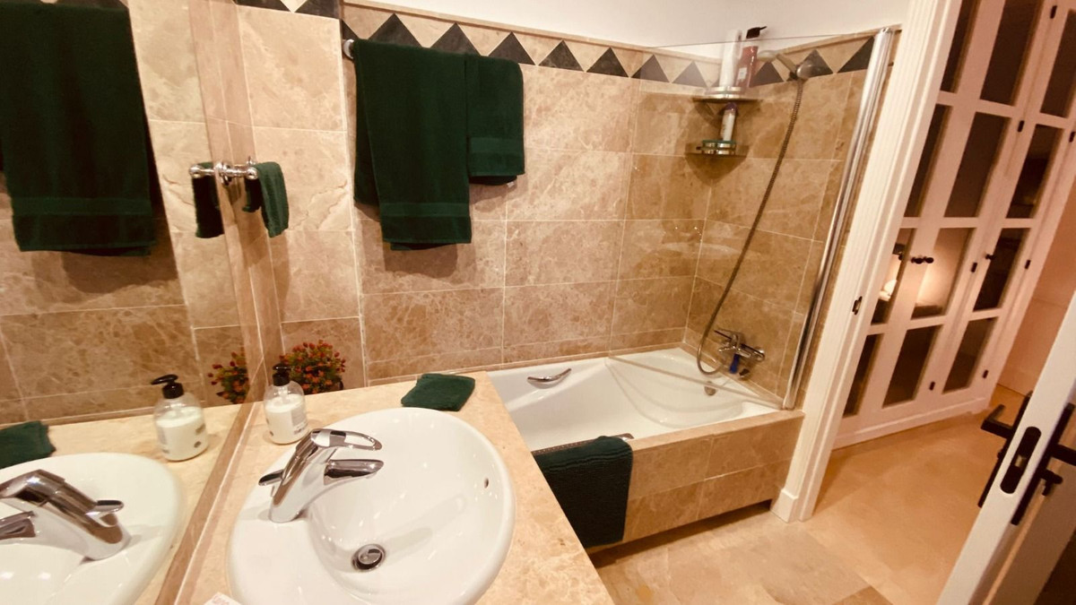 Se vende Apartamento Planta Baja de 3 dormitorios en Costa Del Sol, Cadiz, España