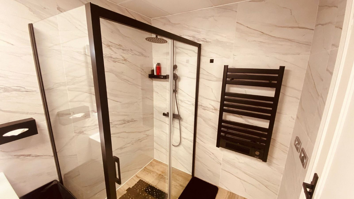 Se vende Apartamento Planta Baja de 3 dormitorios en Costa Del Sol, Cadiz, España