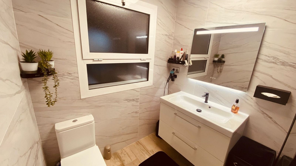 Se vende Apartamento Planta Baja de 3 dormitorios en Costa Del Sol, Cadiz, España
