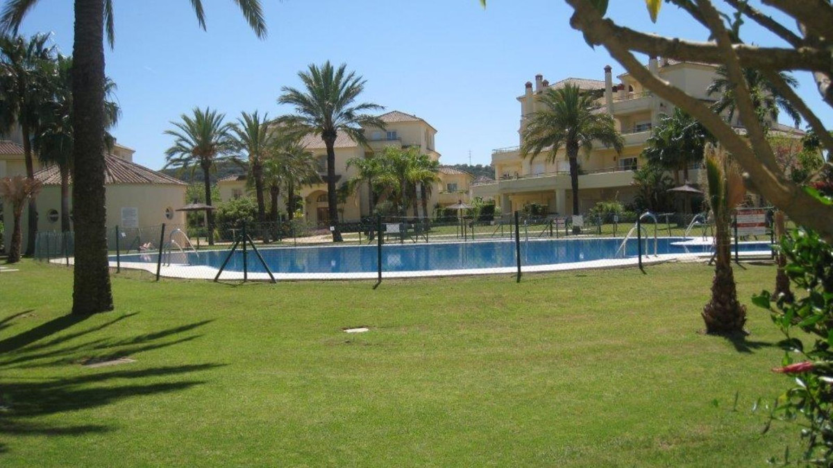 Se vende Apartamento Planta Baja de 3 dormitorios en Costa Del Sol, Cadiz, España