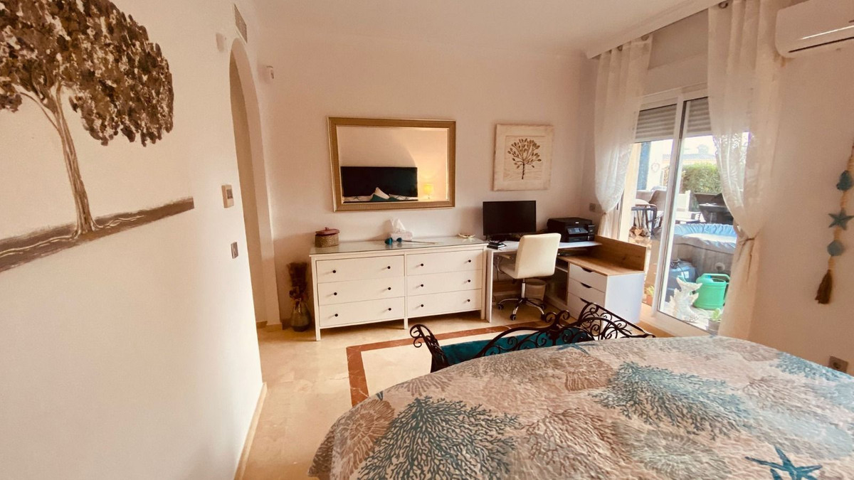 Se vende Apartamento Planta Baja de 3 dormitorios en Costa Del Sol, Cadiz, España