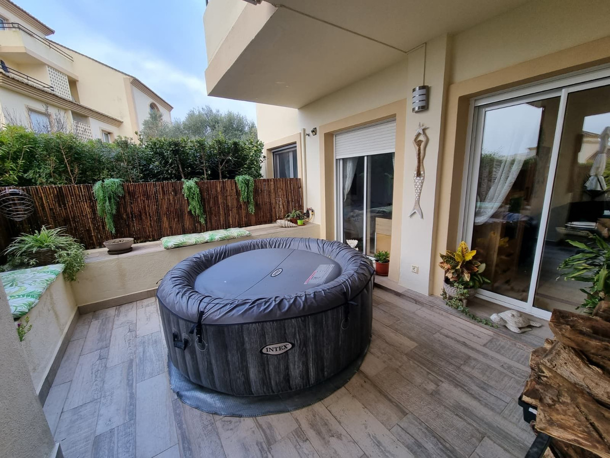 Se vende Apartamento Planta Baja de 3 dormitorios en Costa Del Sol, Cadiz, España