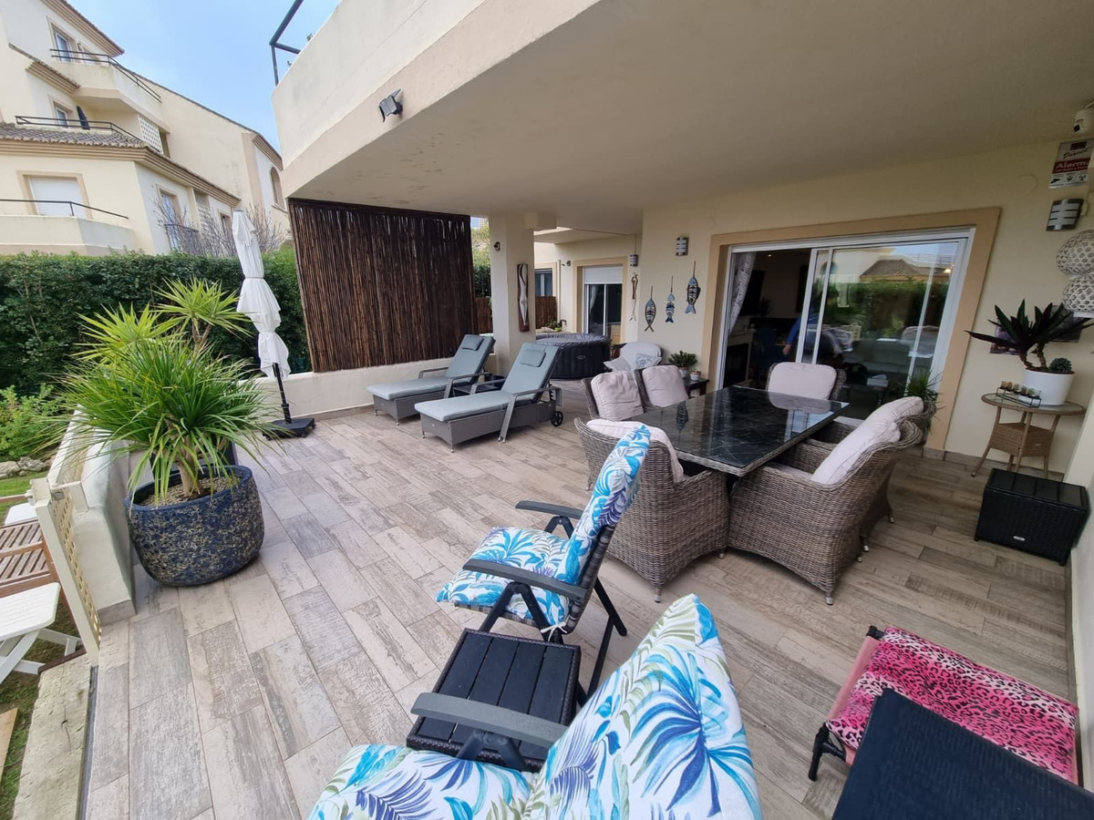 Se vende Apartamento Planta Baja de 3 dormitorios en Costa Del Sol, Cadiz, España