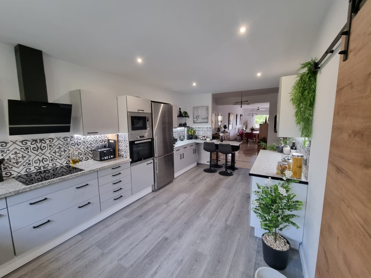 Se vende Apartamento Planta Baja de 3 dormitorios en Costa Del Sol, Cadiz, España