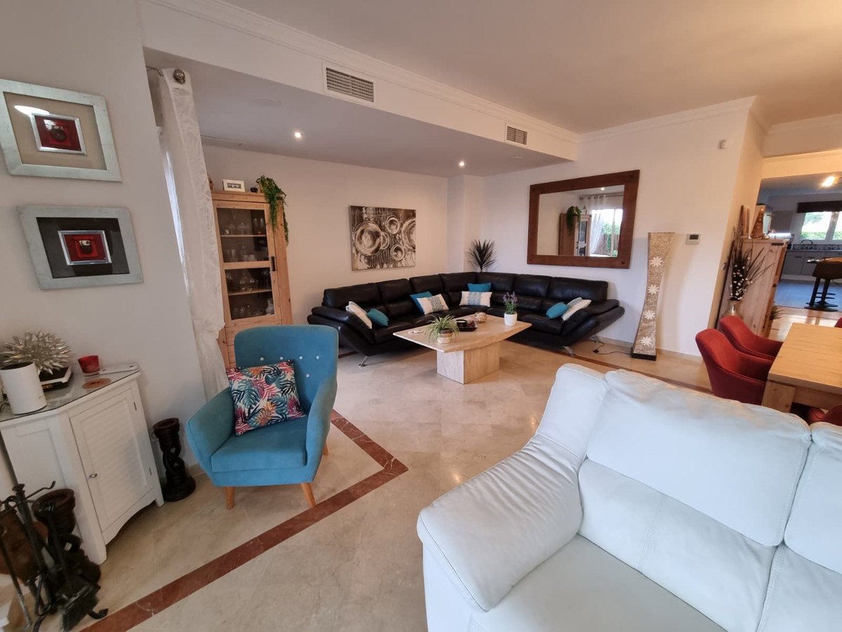 Se vende Apartamento Planta Baja de 3 dormitorios en Costa Del Sol, Cadiz, España